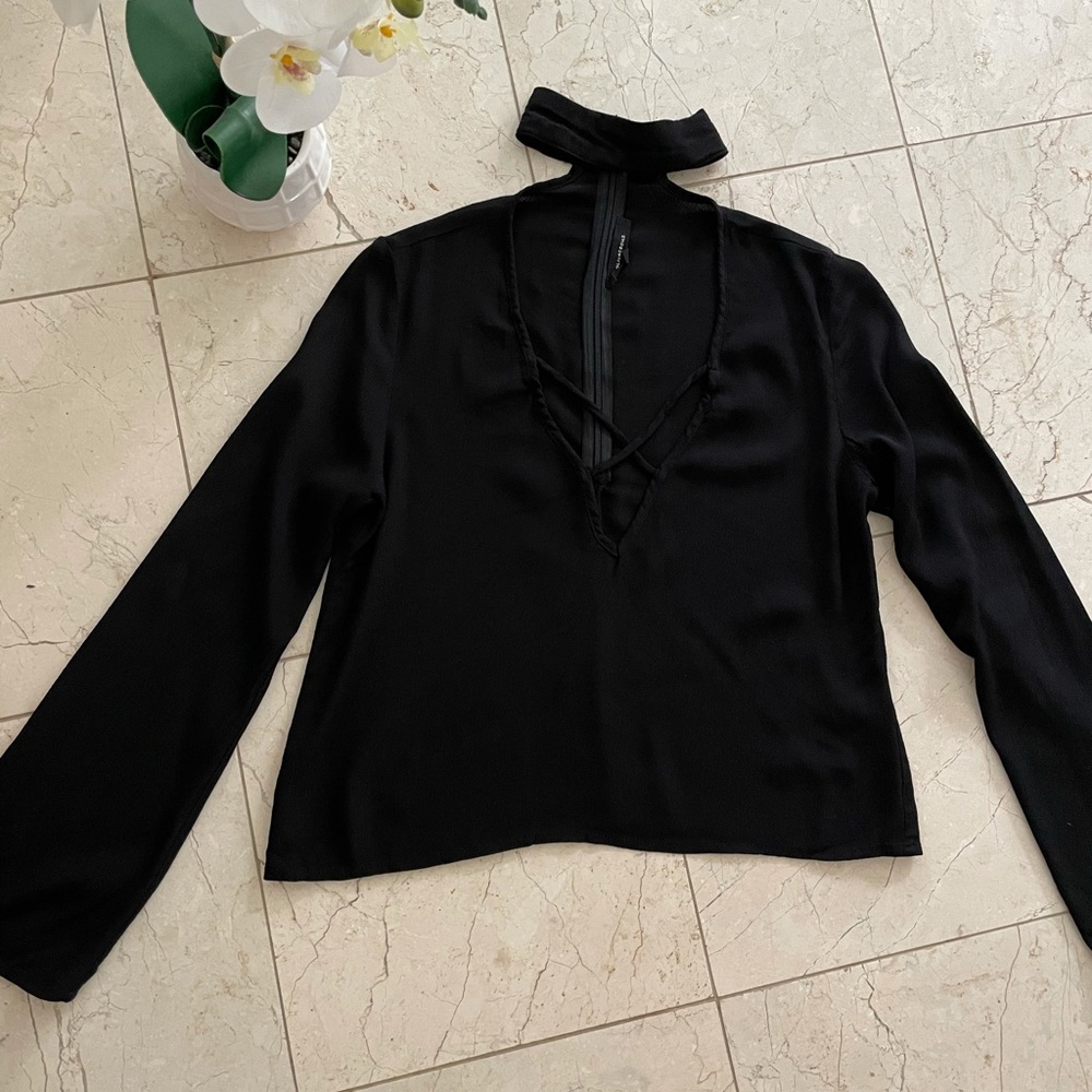 Trendy choker top